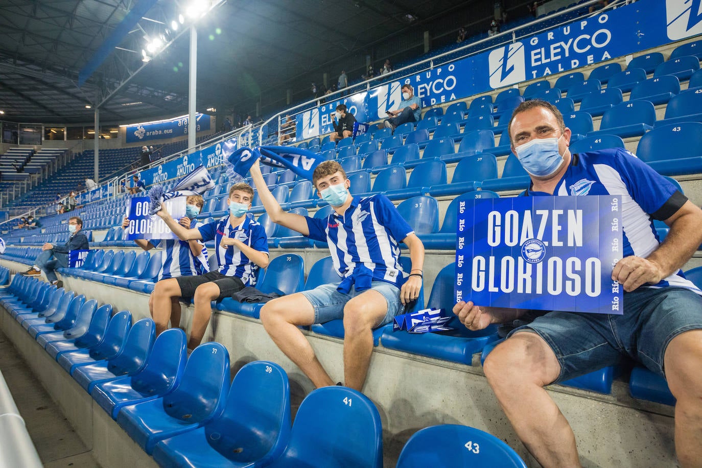 Fotos: El regreso de la afición a Mendizorroza, en imágenes