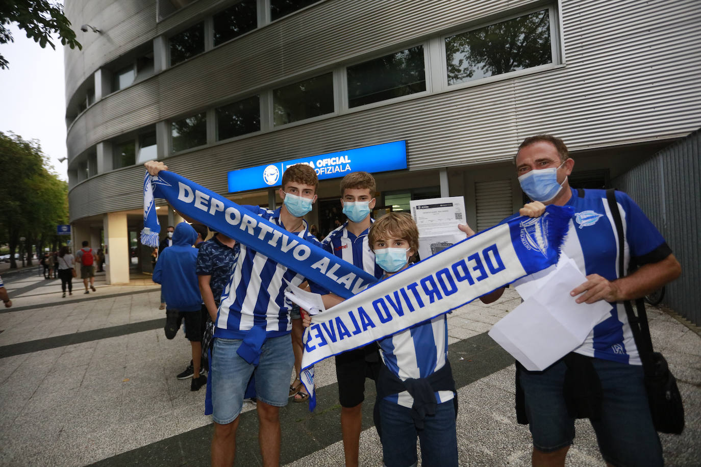 Fotos: El regreso de la afición a Mendizorroza, en imágenes