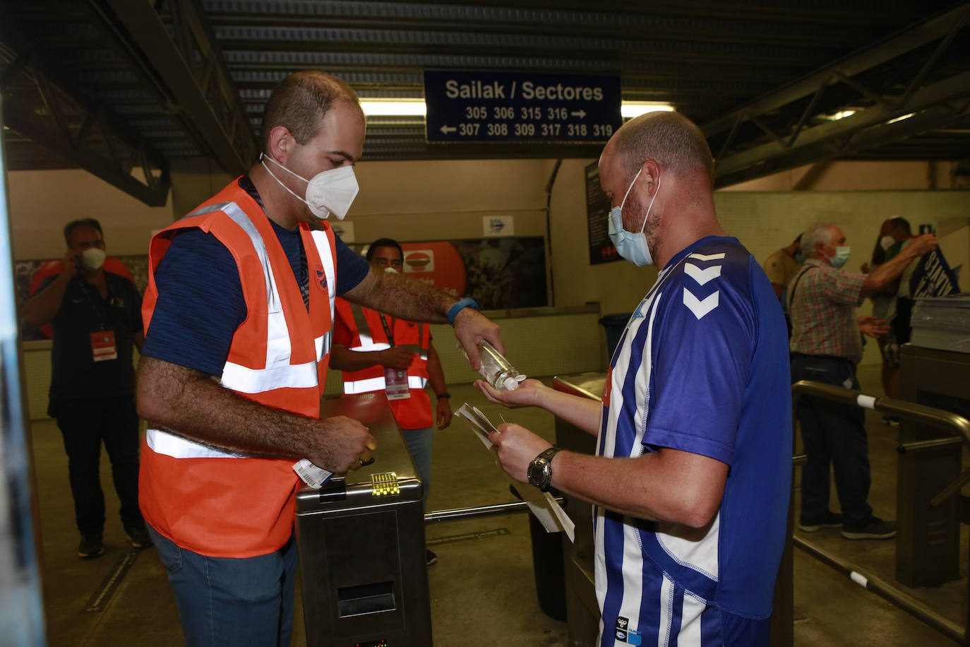 Fotos: El regreso de la afición a Mendizorroza, en imágenes