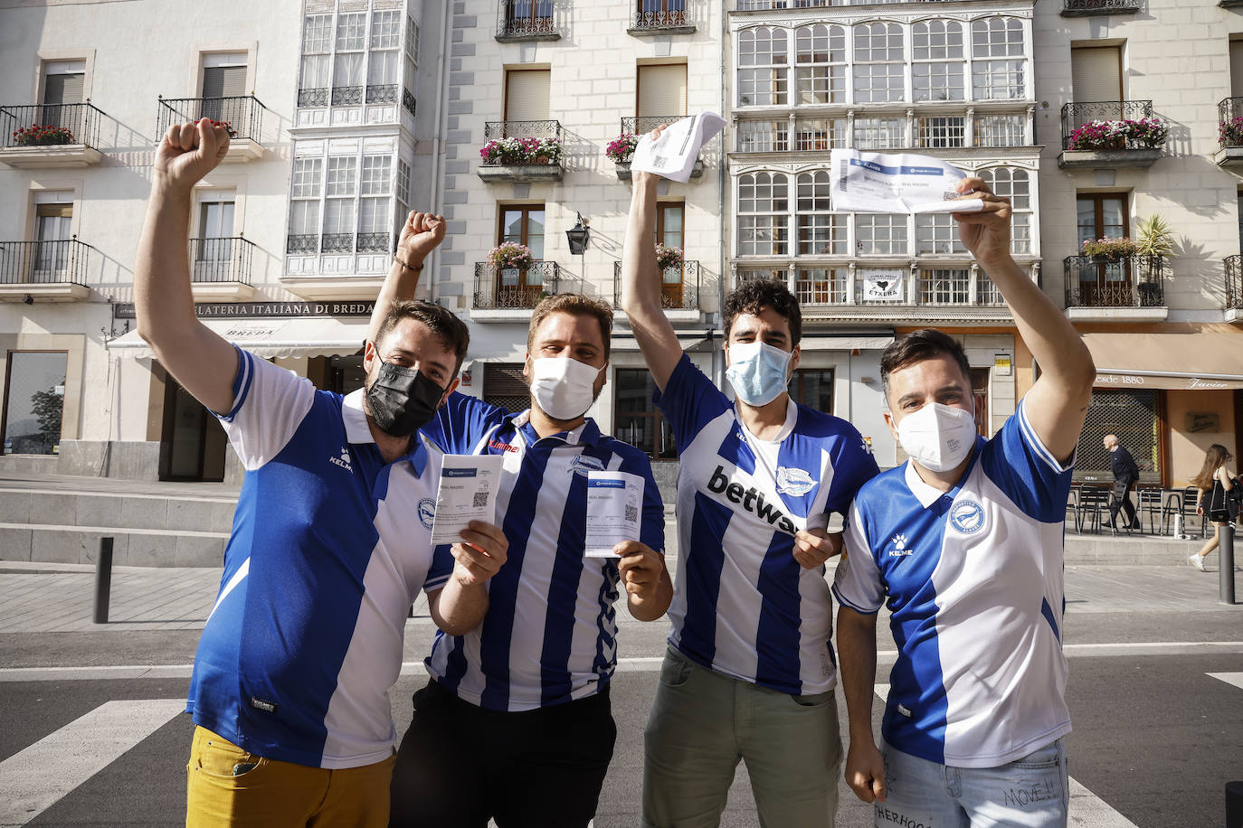 Fotos: El regreso de la afición a Mendizorroza, en imágenes