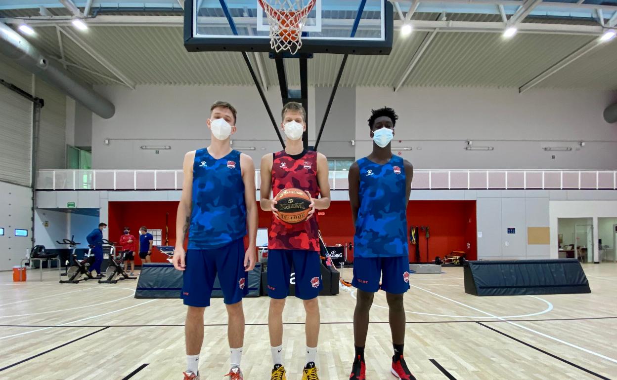 Los tres jóvenes canteranos, en la pretemporada azulgrana. 