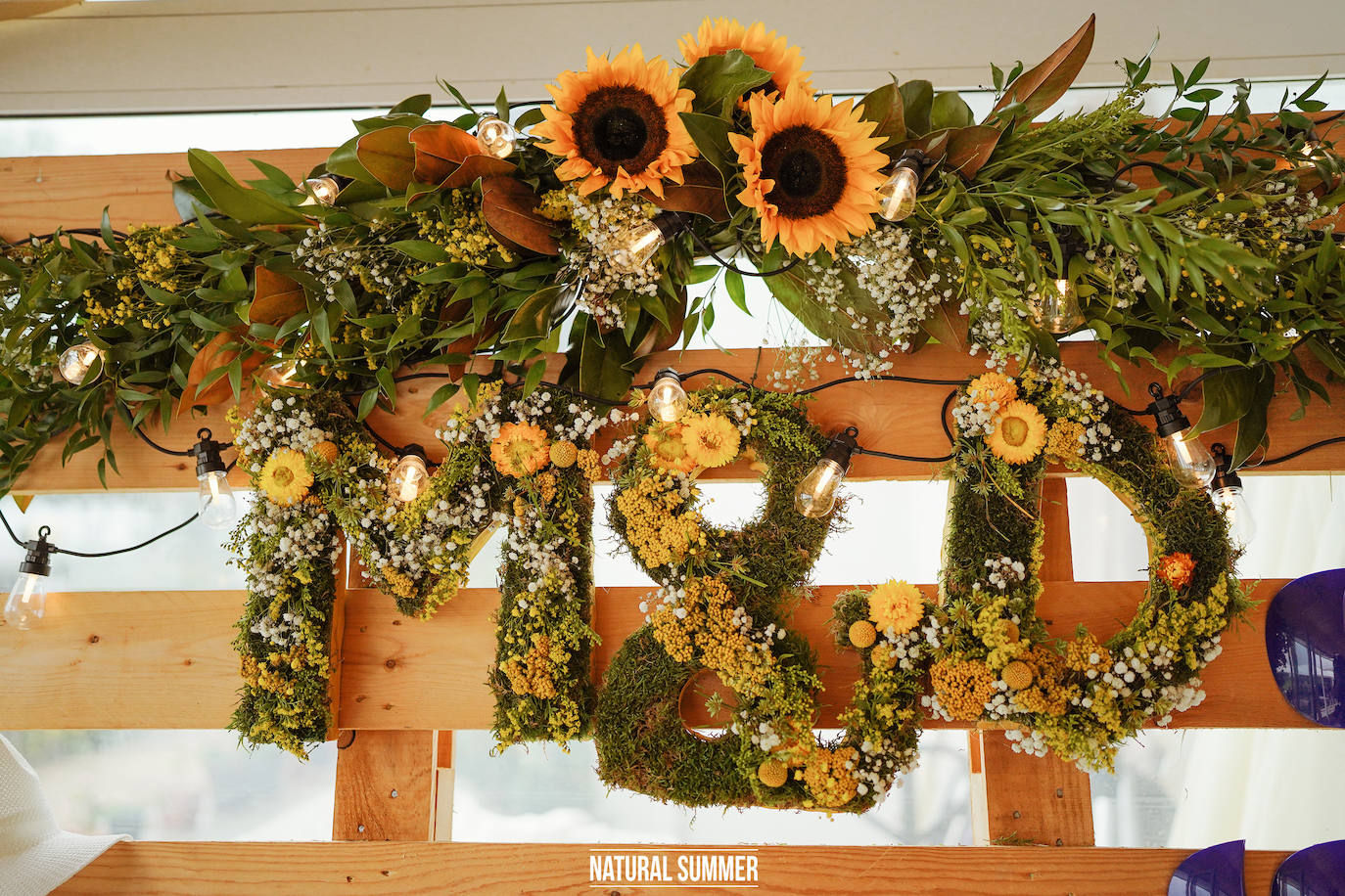 Contra viento y marea, y nunca mejor dicho, la pareja formada por la periodista donostiarra Danae Zarzuelo y el jugador de baloncesto Mike Carlson se dieron un 'sí quiero' más que emotivo. He aquí los mejores momentos del inolvidable y esperado día