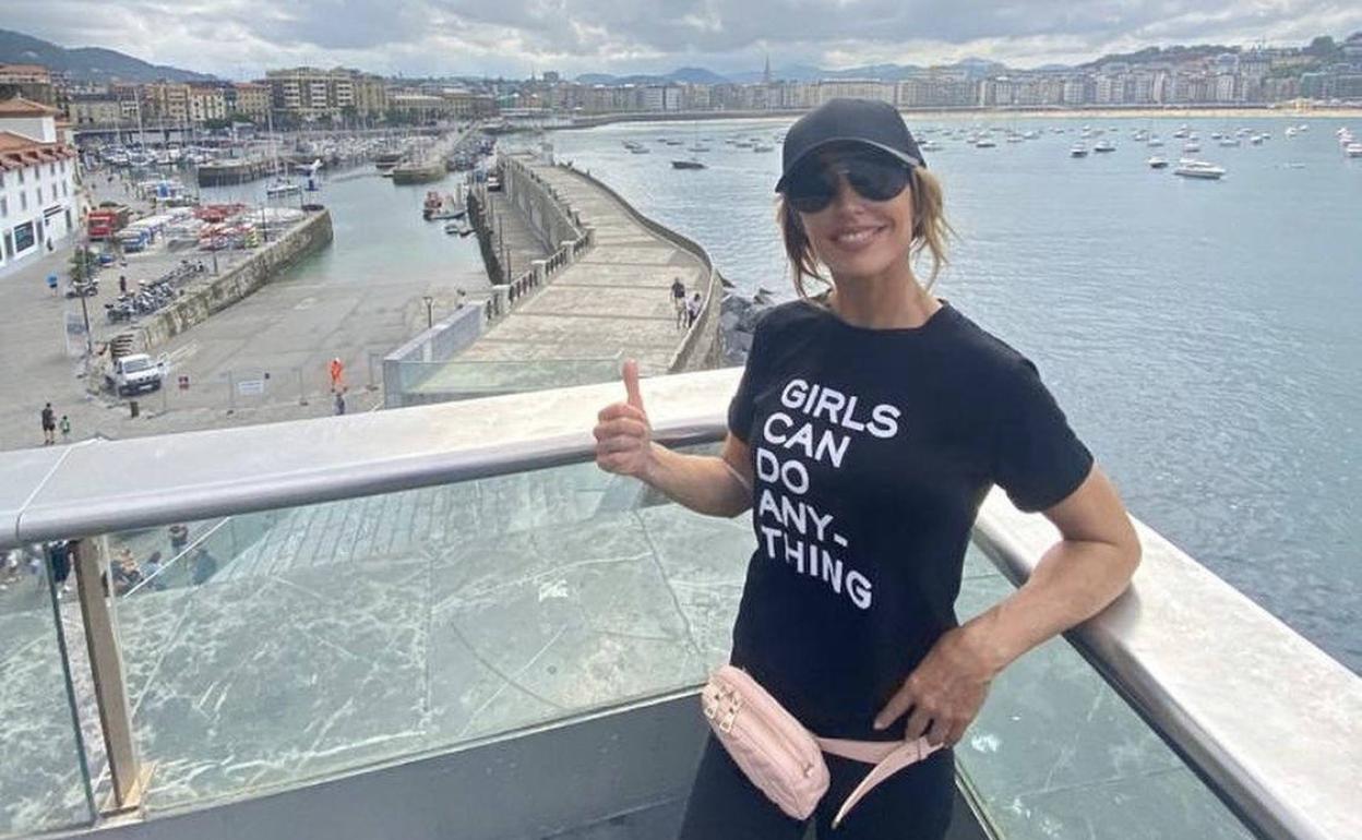 Emma García disfruta de sus vacaciones en la costa vasca