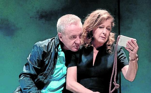 Imagen principal - Carlos Hipólito y Mapi Sagaseta, dos hermanos en 'Rita'. Teté Delgado y Josema Yuste en la comedia 'Sé infiel...'. Concha Velasco, en 'La habitación de María'.