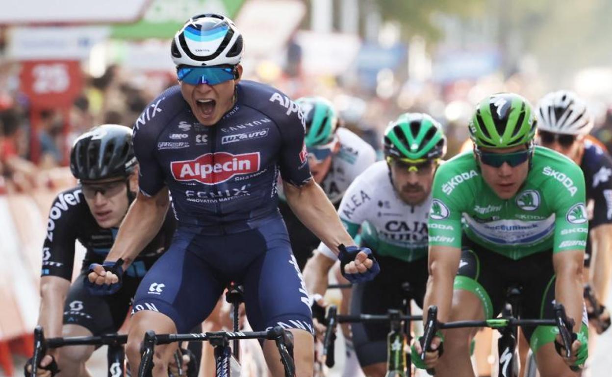 Philipsen bate a Jakobsen en el sprint de Albacete. 