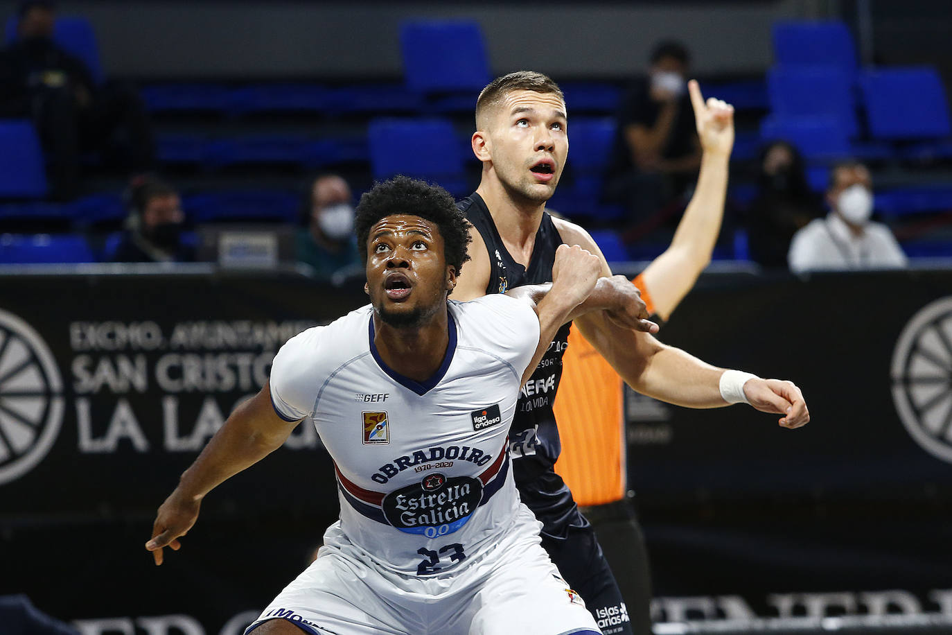 Fotos: El Baskonia cierra el fichaje de Steven Enoch