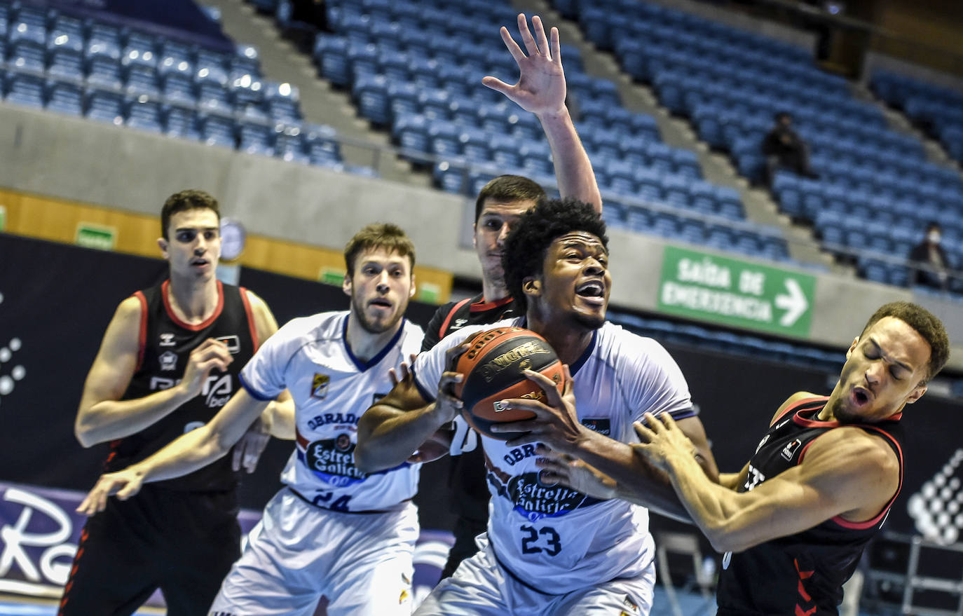 Fotos: El Baskonia cierra el fichaje de Steven Enoch