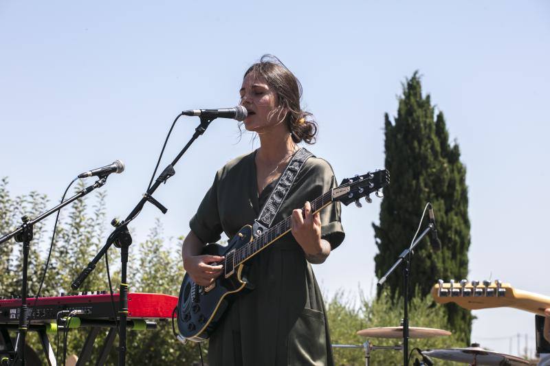 La artista Sara Zozaya abrió los conciertos al mediodía en Villa Lucía. 