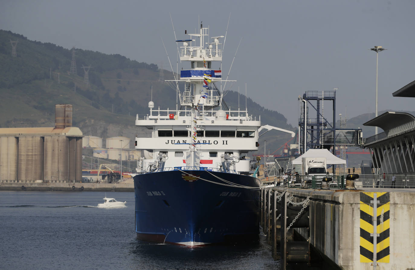 Fotos: Así es el atunero &#039;Juan Pablo II&#039; que Astilleros Muruetaha entregado en Getxo