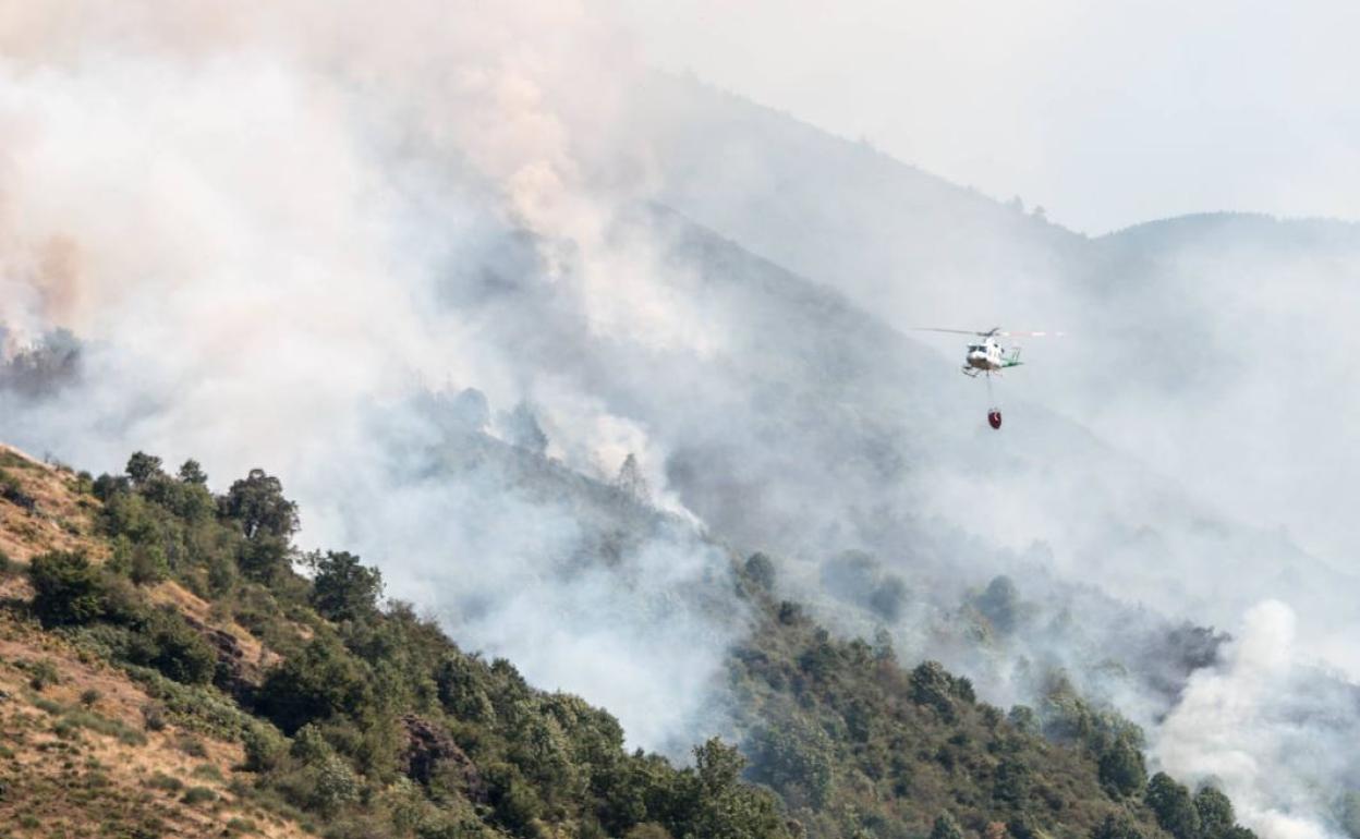 Un incendio forestal en Ezcaray quema más de 100 hectáreas