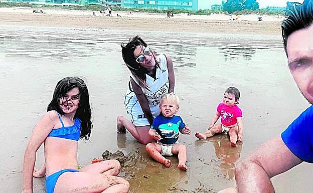 Los Parstorfer-Fernandez, en la playa. 