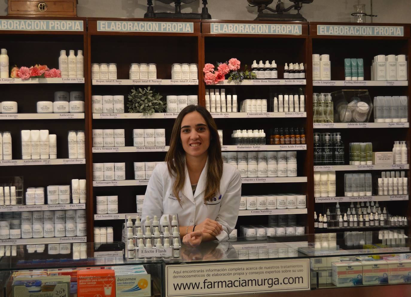Fotos: Triunfan las cremas antiarrugas que crean Pepa y su equipo en su farmacia de Bilbao