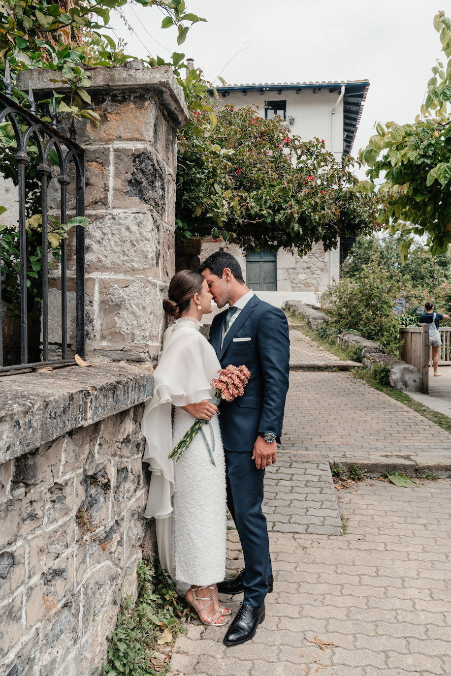 Fotos: Naia, la novia con capa de organza que se casó en Mundaka