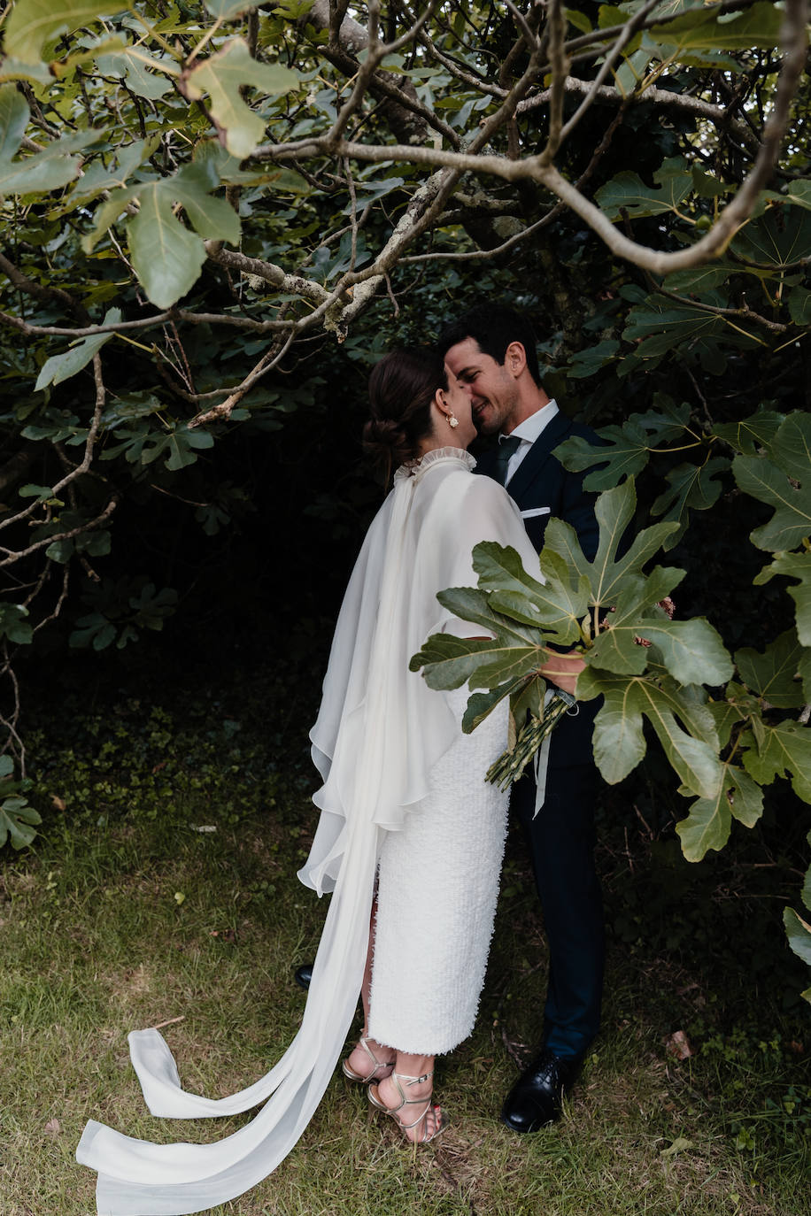 Fotos: Naia, la novia con capa de organza que se casó en Mundaka