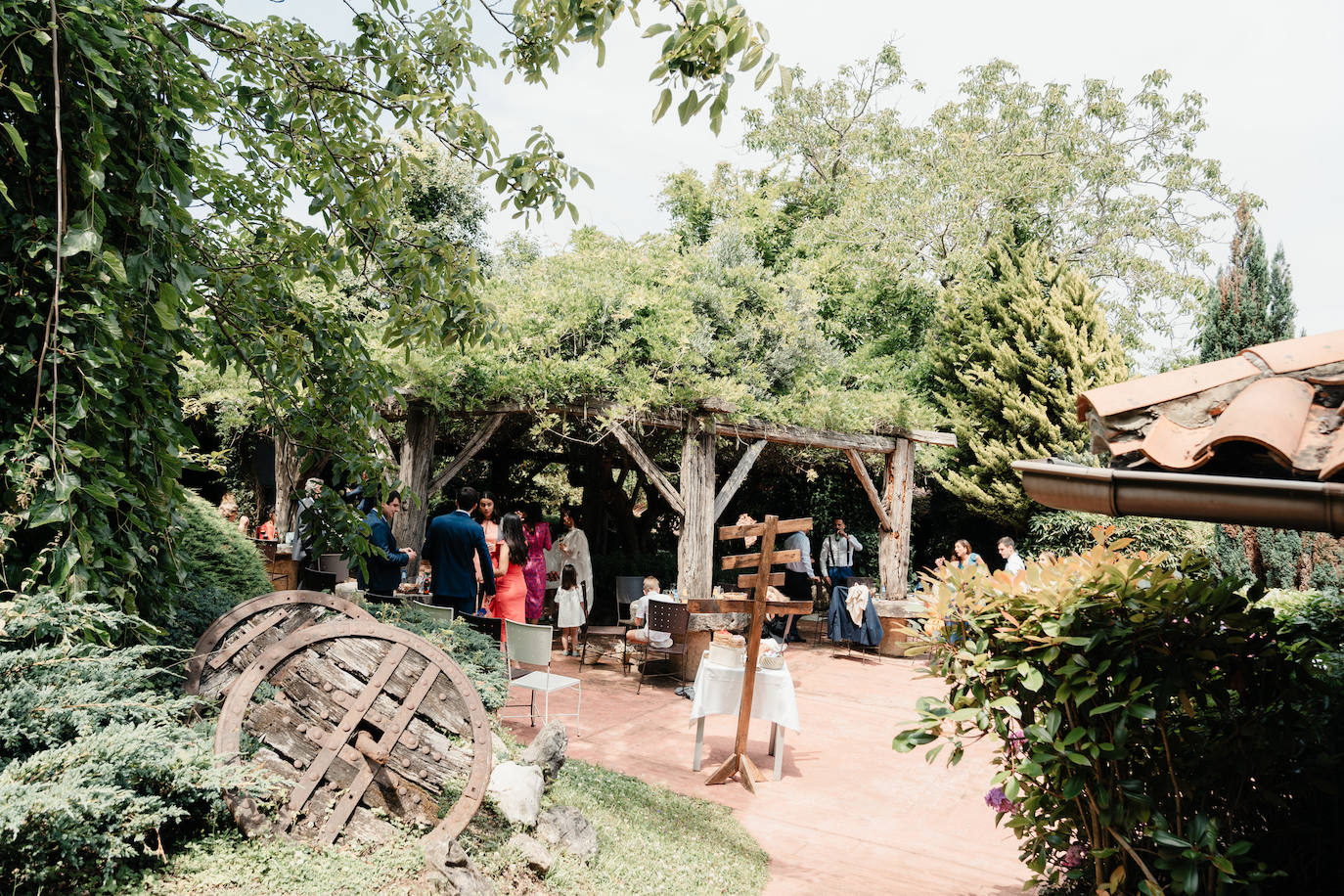 Fotos: Naia, la novia con capa de organza que se casó en Mundaka