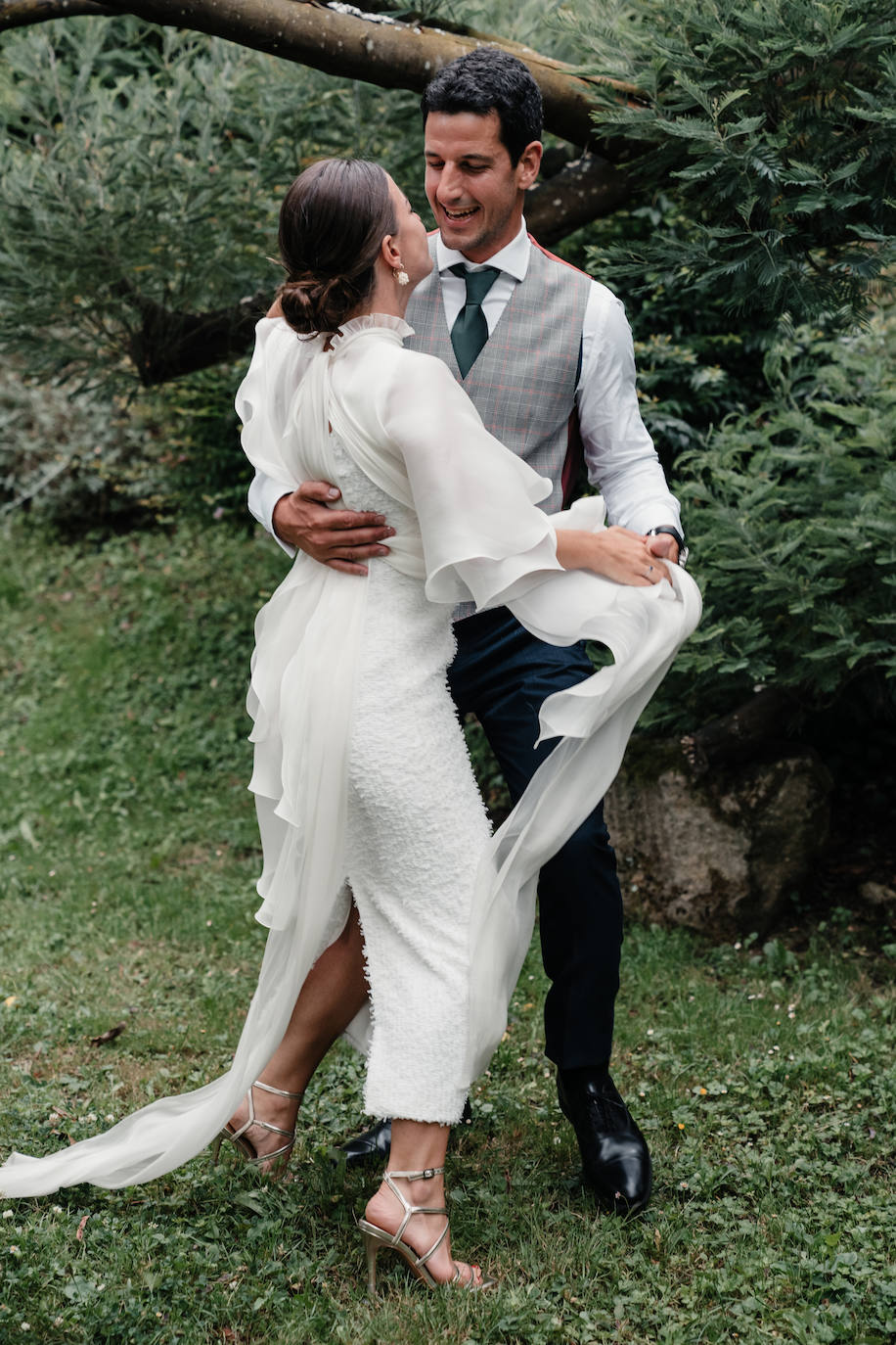 Fotos: Naia, la novia con capa de organza que se casó en Mundaka