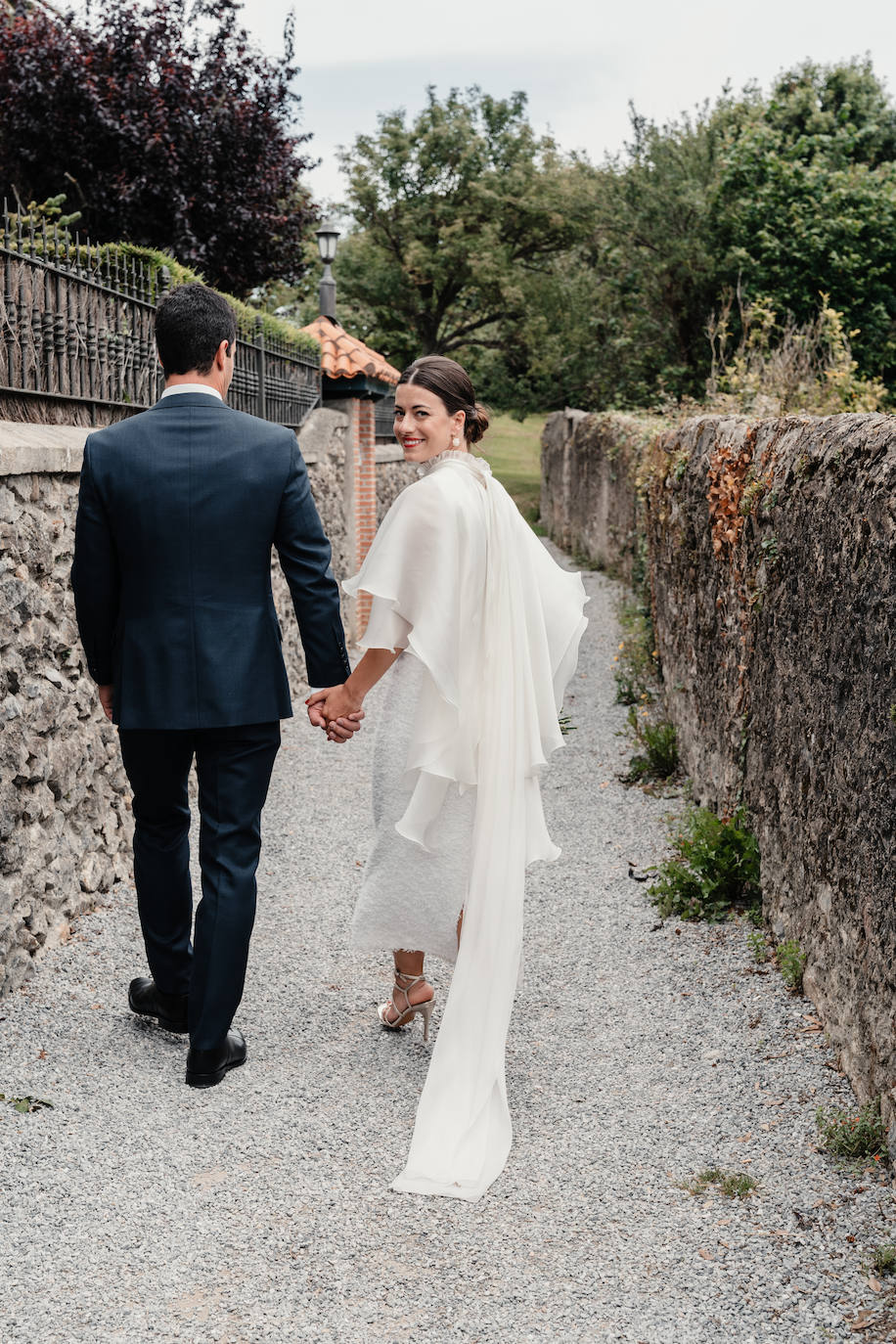 Fotos: Naia, la novia con capa de organza que se casó en Mundaka