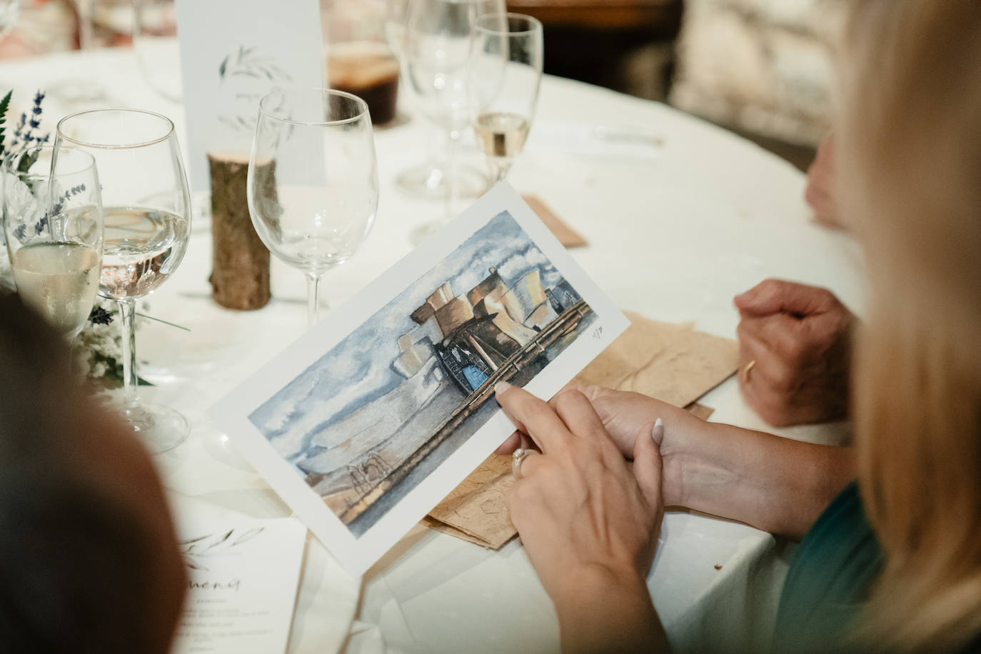 Fotos: Naia, la novia con capa de organza que se casó en Mundaka
