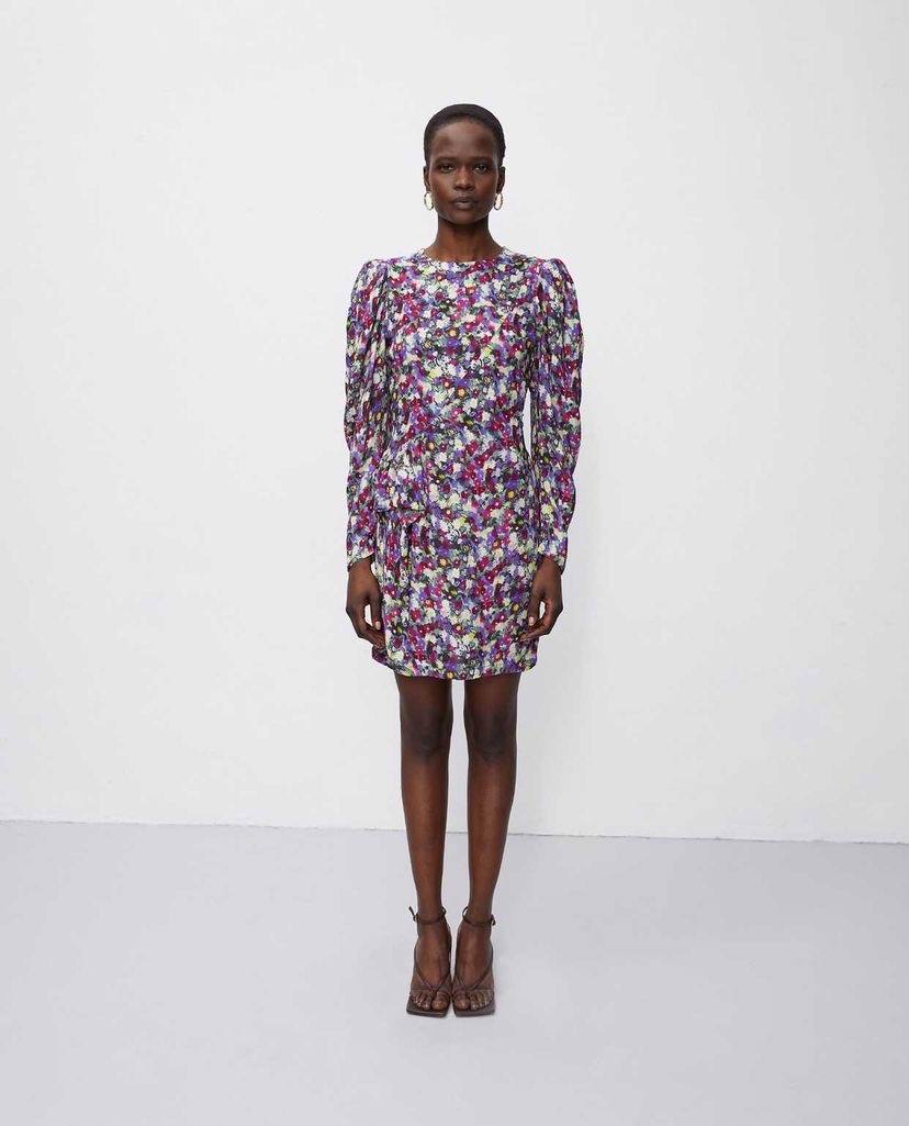 Vestido 'mini' con estampado floral de la tienda bilbaína Cloche, situada en la calle Maestro García Rivero número 6. 