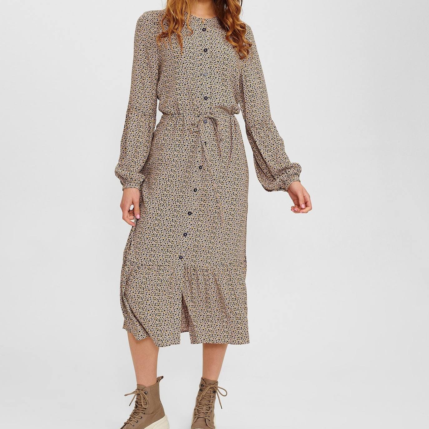 Vestido 'midi' con estampado de leopardo de la tienda bilbaína La Suite, situada en la calle Doctor Achúcarro número 1. Cuesta 109 euros. 