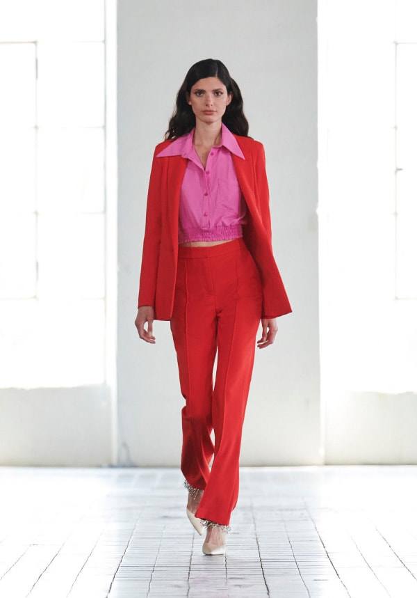 Traje de dos piezas rojo de la tienda bilbaína New Lemon, situada en la calle General Concha número 2.