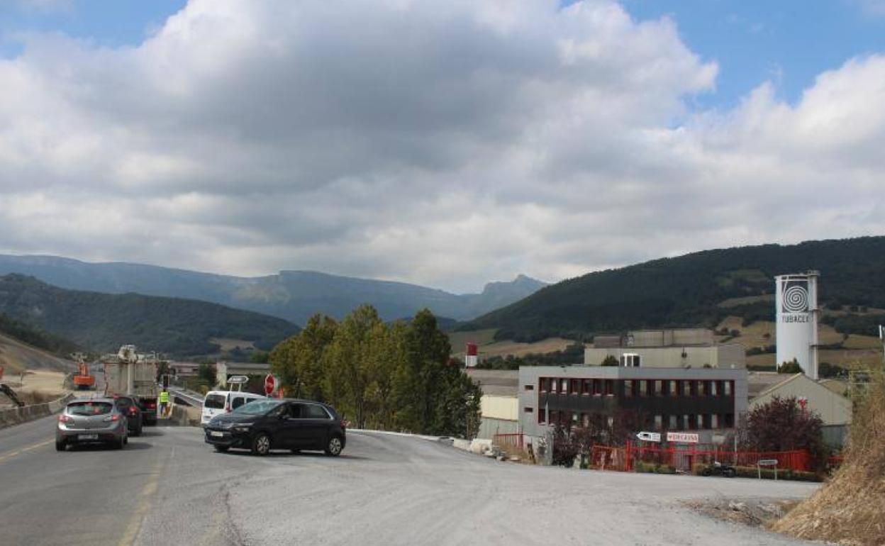 El enlace al polígono de Saratxo seguirá siendo peligroso, según los vecinos. 