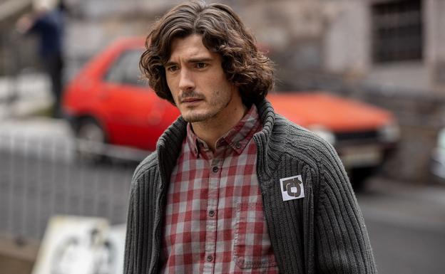 Imagen principal - Yon González y Arón Piper en 'Érase una vez en Euskadi'.