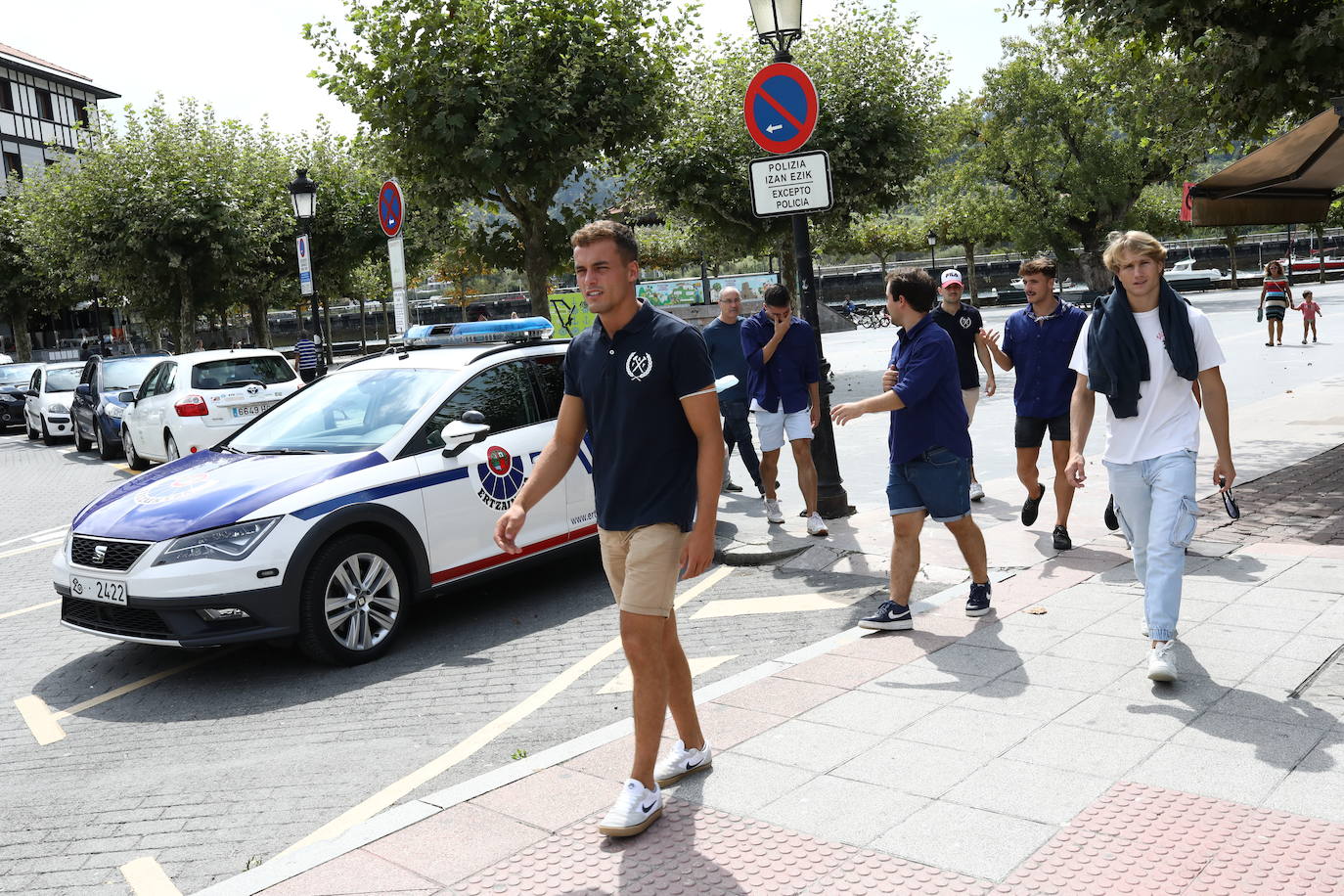 Fotos: Los controles policiales impiden entrar en Plentzia a las personas que no residen en el municipio