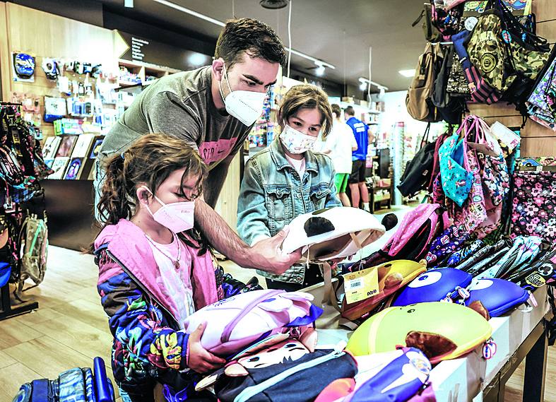 La vuelta al cole dispara la demanda en la librería Arlekin. 