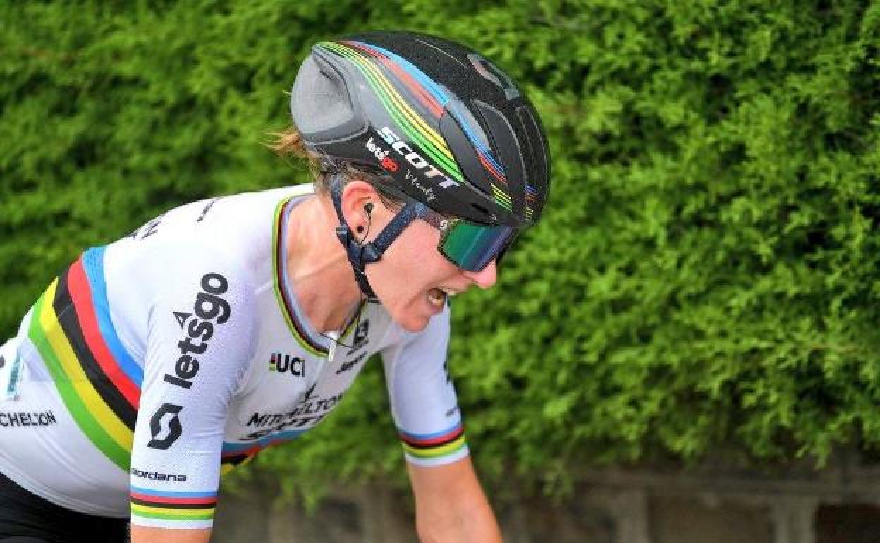 Van Vleuten domina por completo la Vuelta femenina