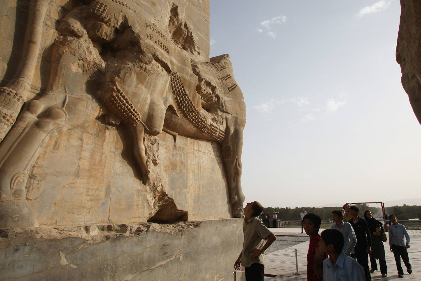 Persépolis (Irán) | Es una de las ciudades más emblemáticas de la Antigüedad, construida en el 520 antes de Cristo. Sus escaleras de la Apadana son todo un símbolo, decoradas con un friso dividido en tres partes en las que se relata el momento de esplendor del imperio aqueménida.