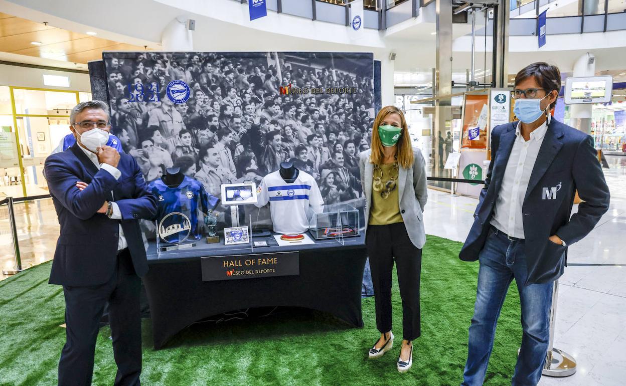 Jesús Vázquez, Amaia Castillo y Alfonso Noain presentan la exposición. 
