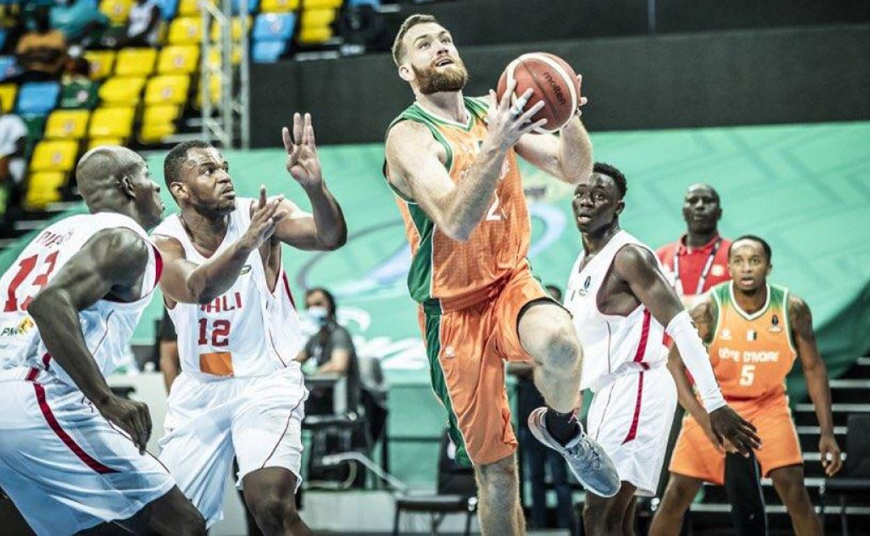 El pívot promedió 16,2 puntos y 9,2 rebotes en el Afrobasket con Costa de Marfil