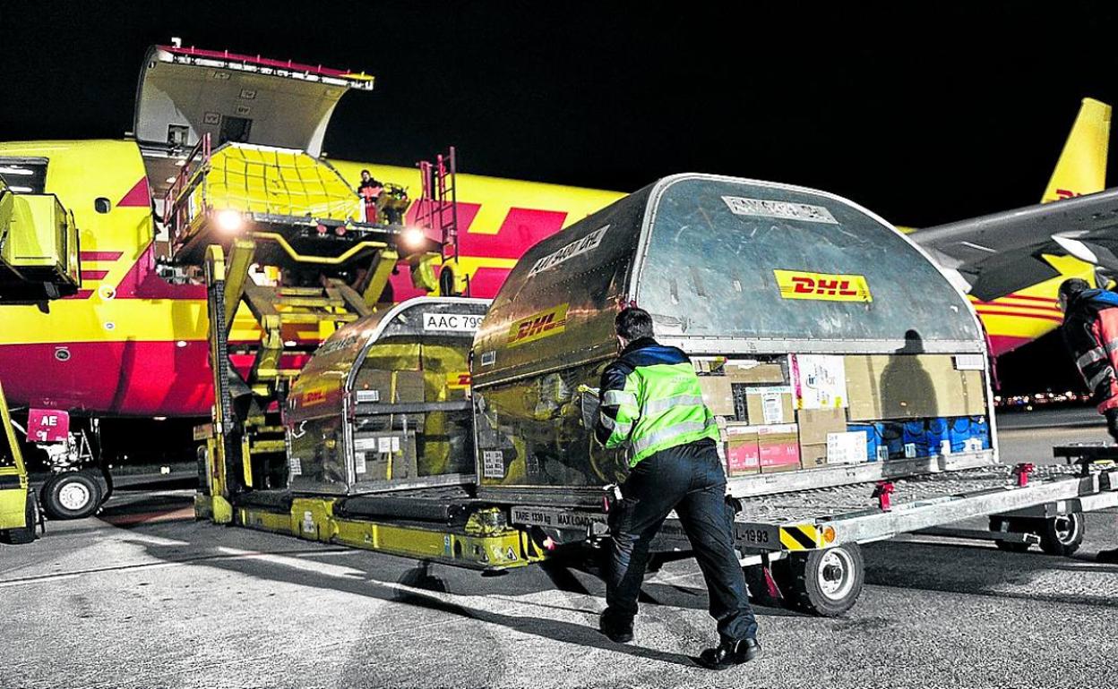 DHL es la principal empresa de movimiento de mercancías que opera en Foronda.