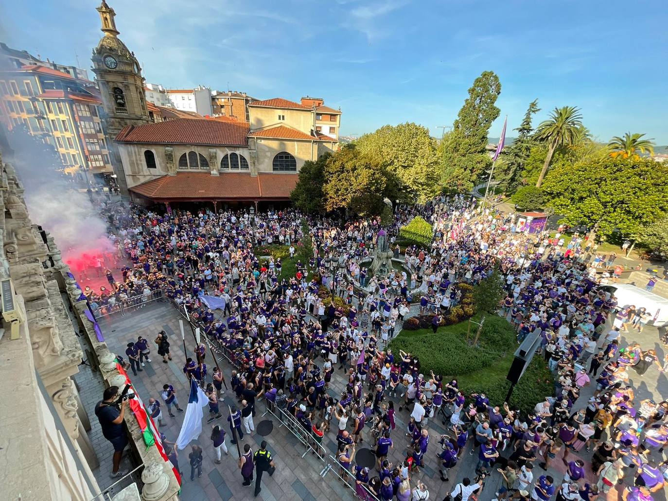 Fotos: Los vecinos de Santurtzi celebran el triunfo de La Sotera