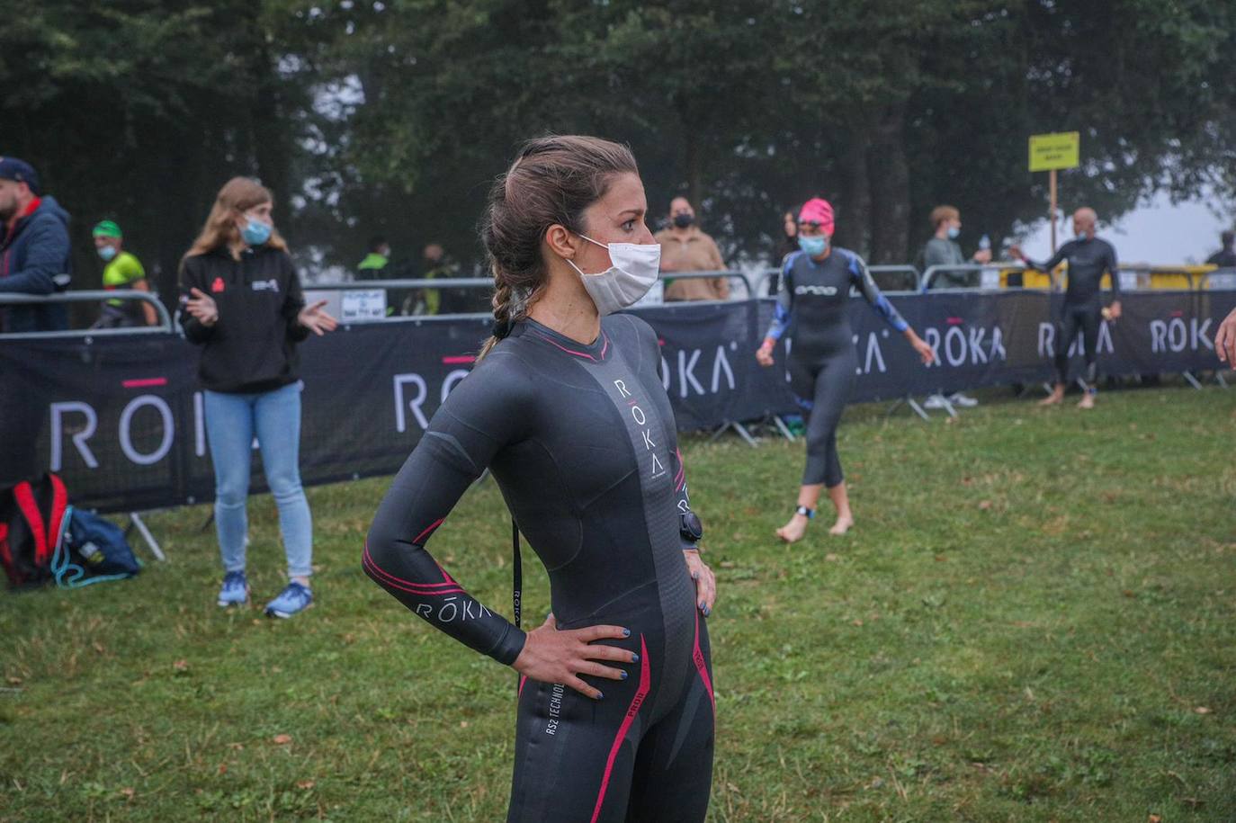 Fotos: El triatlón de Vitoria espera a que levante la niebla para arrancar