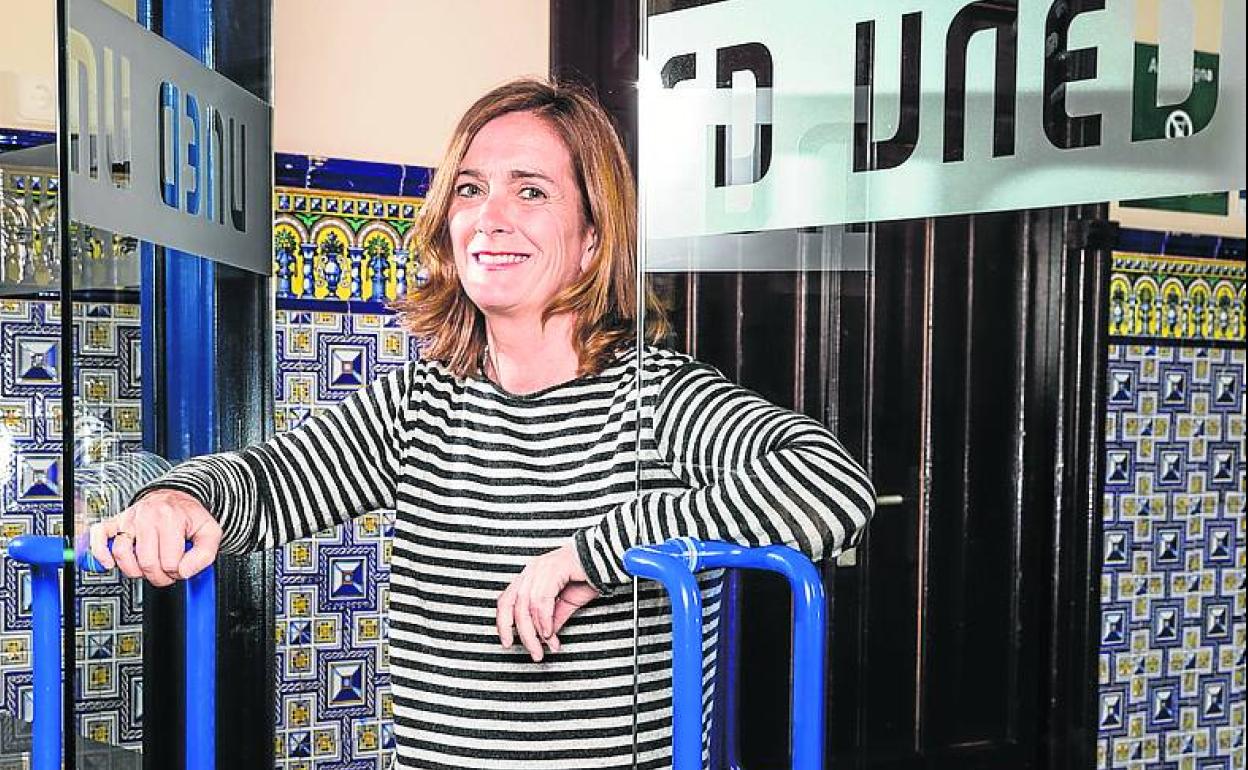 La directora de la UNED pide ofrecer una educación más integral. 