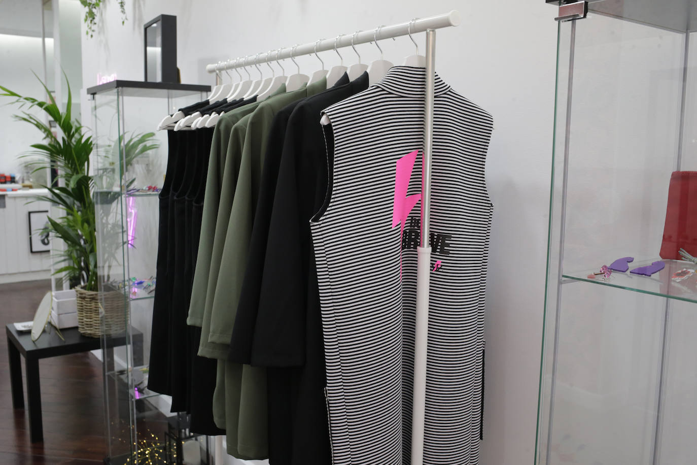 Fotos: Un templo de pendientes «cañeros» abre sus puertas en Las Arenas