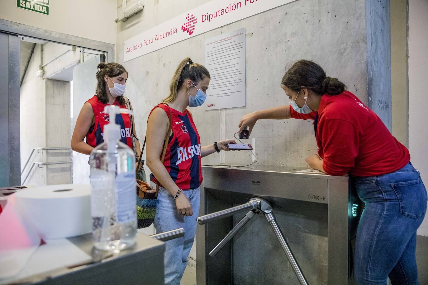 Fotos: El baskonismo regresa a las gradas del Buesa Arena