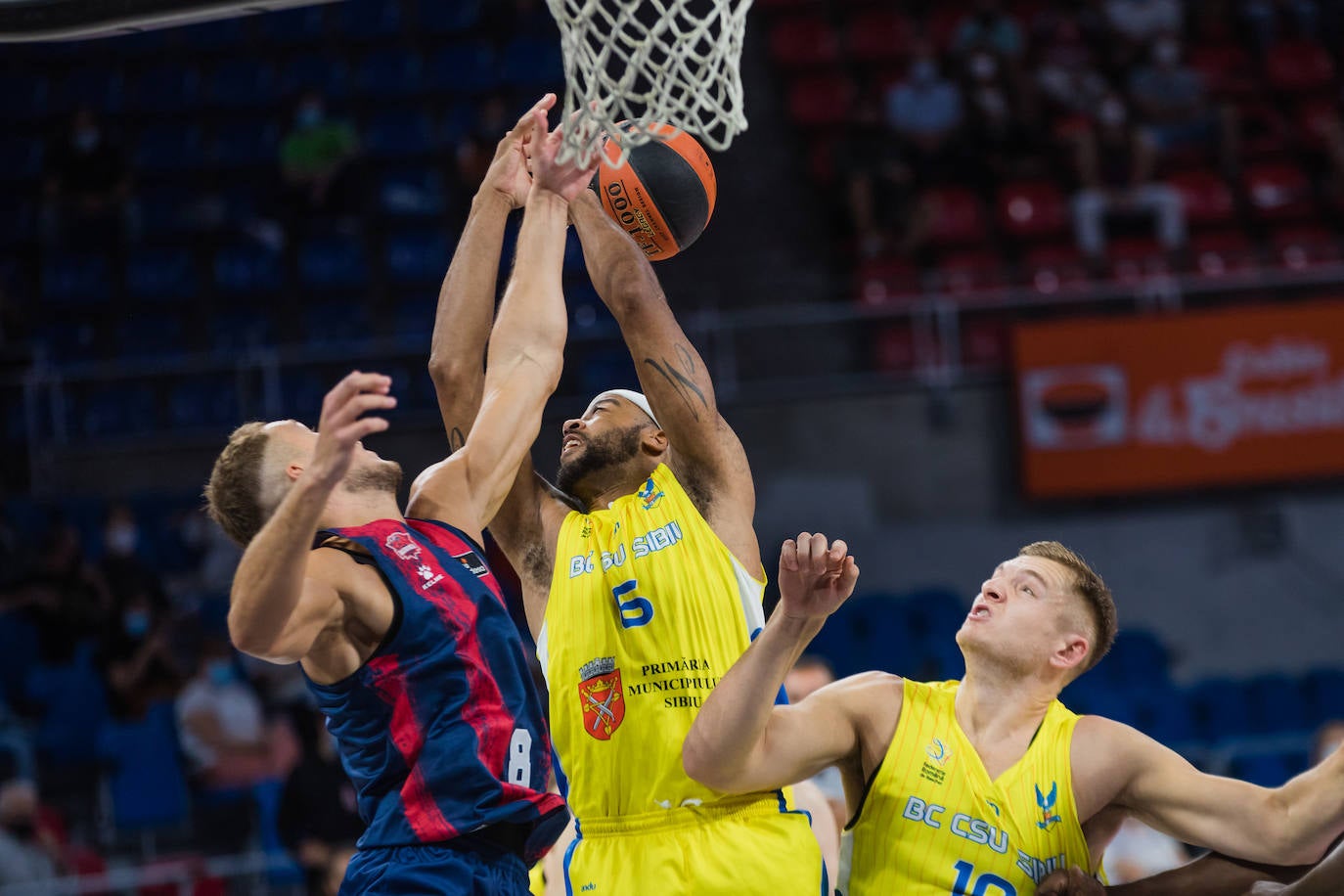 Fotos: Las fotos del Baskonia - Sibiu del Trofeo Diputación