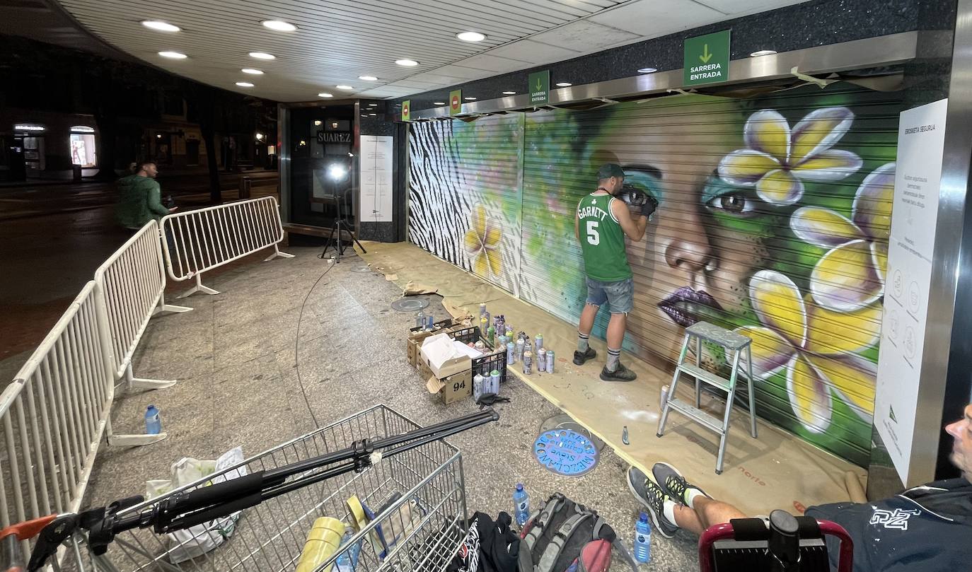 Fotos: Nuevos graffitis en El Corte Inglés de Bilbao y Vitoria