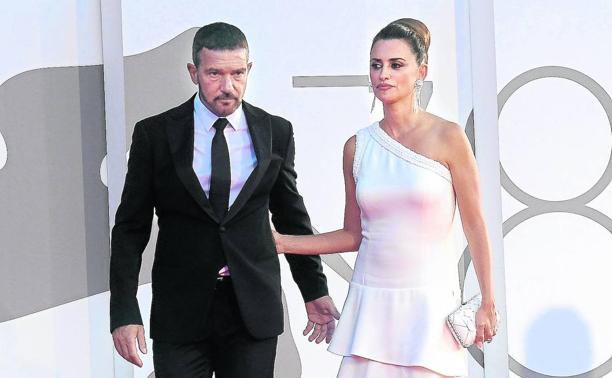 Antonio Banderas y Penélope Cruz, en la alfombra roja de Venecia. 