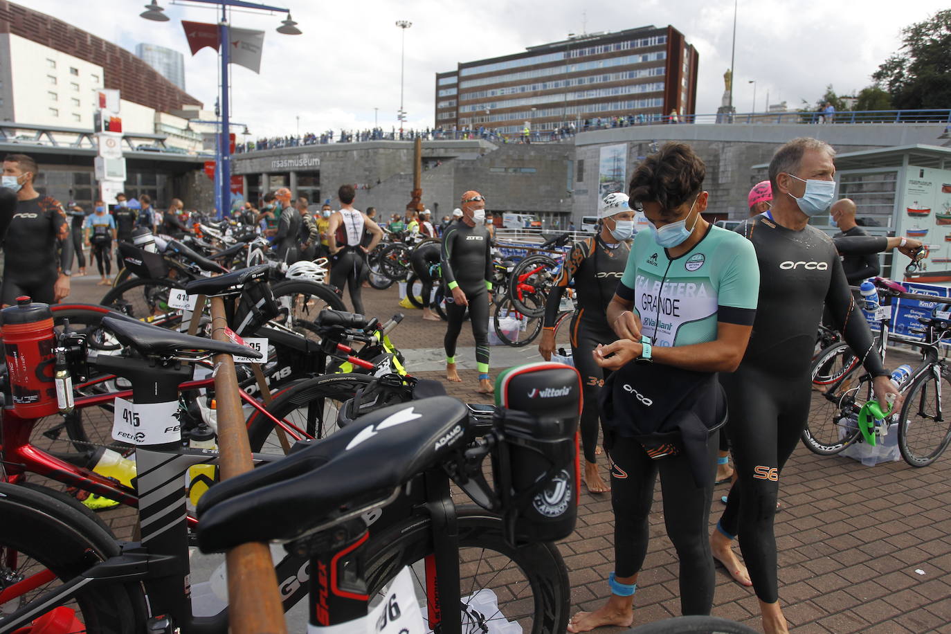 Fotos: Los bilbaínos disfrutan del triatlón