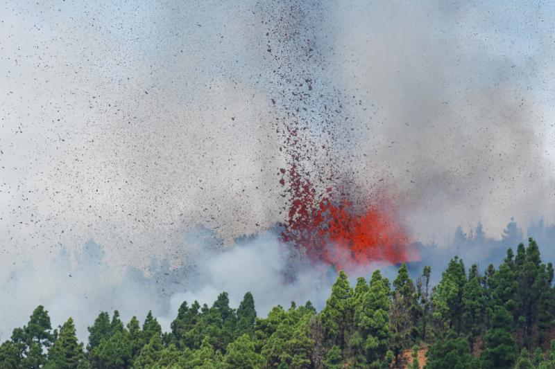 Fotos: El volcán de Canarias entra en erupción