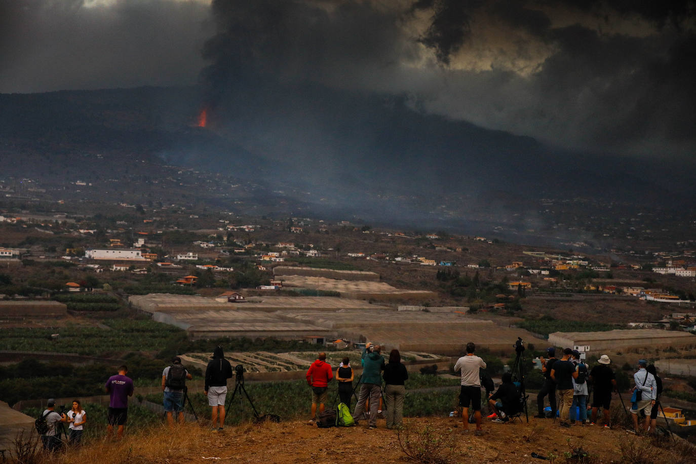 Fotos: El volcán de Canarias entra en erupción