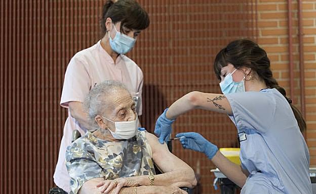 La residencia foral Zadorra comienza a administrar la terceras dosis a sus mayores
