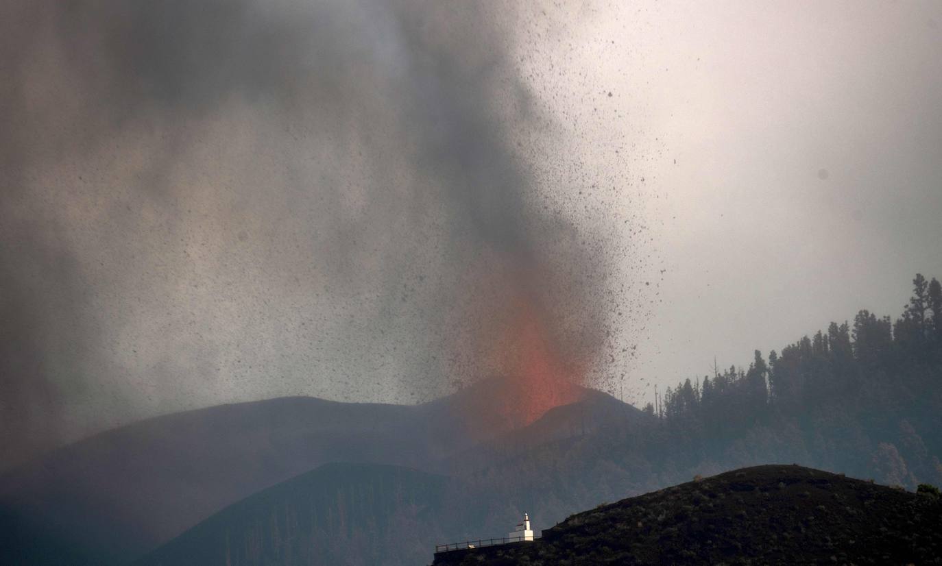 Fotos: El volcán de Canarias entra en erupción