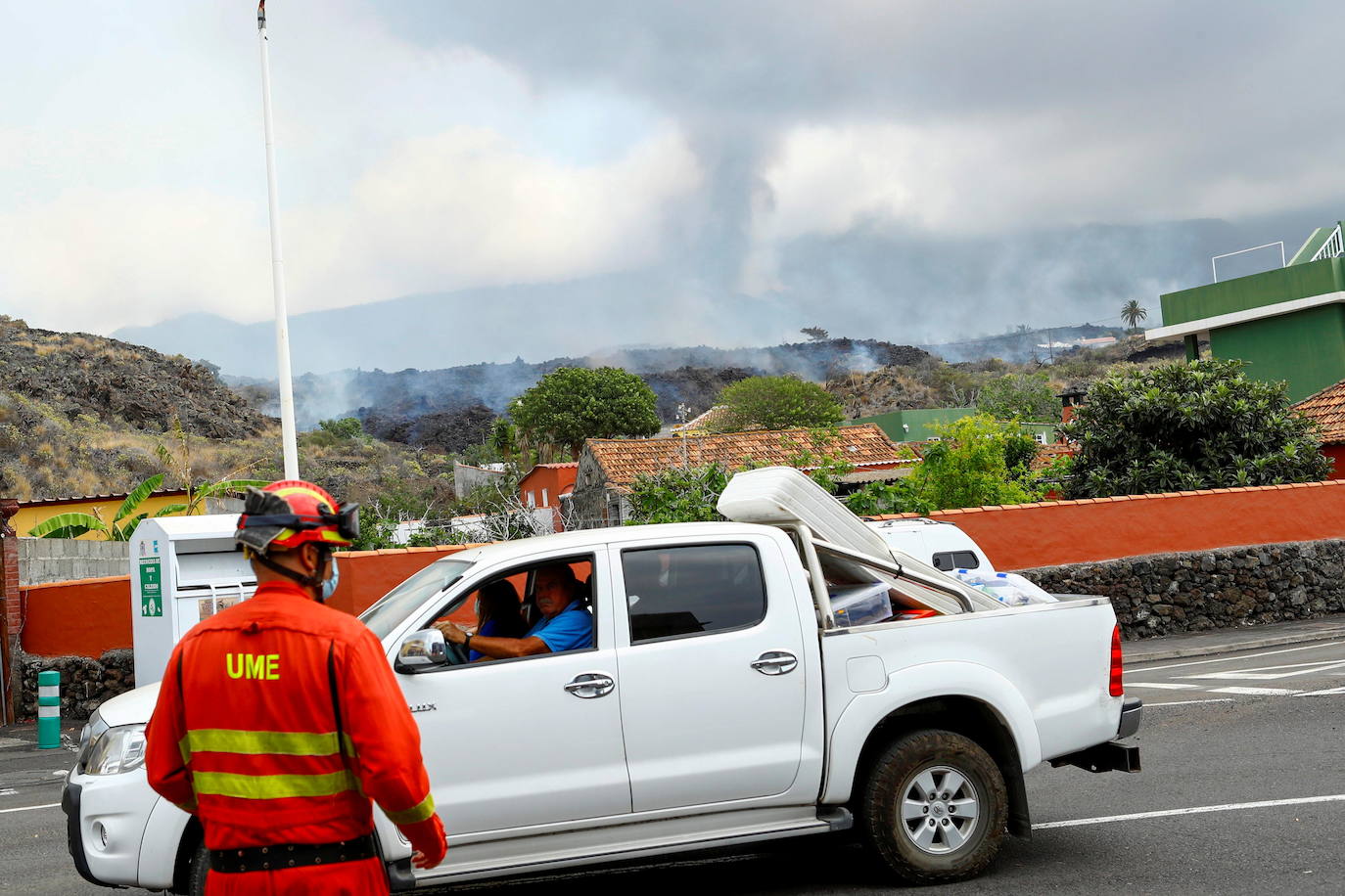 Fotos: El volcán de Canarias entra en erupción