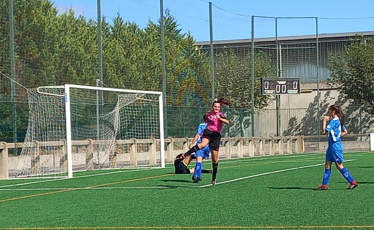 Bengoa celebra el primer gol del equipo 