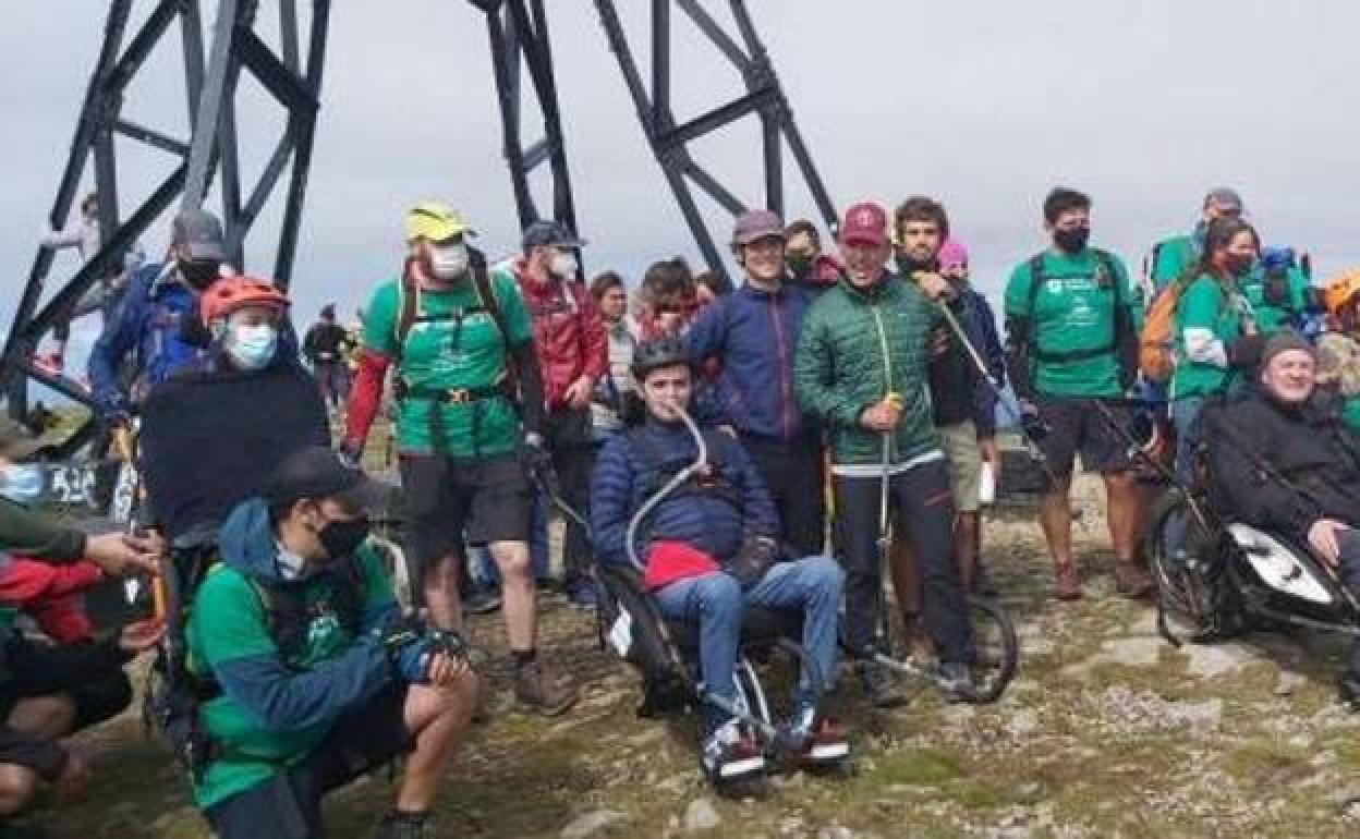 Voluntarios de Montes Solidarios ayudaron a los expedicionarios a hacer cumbre